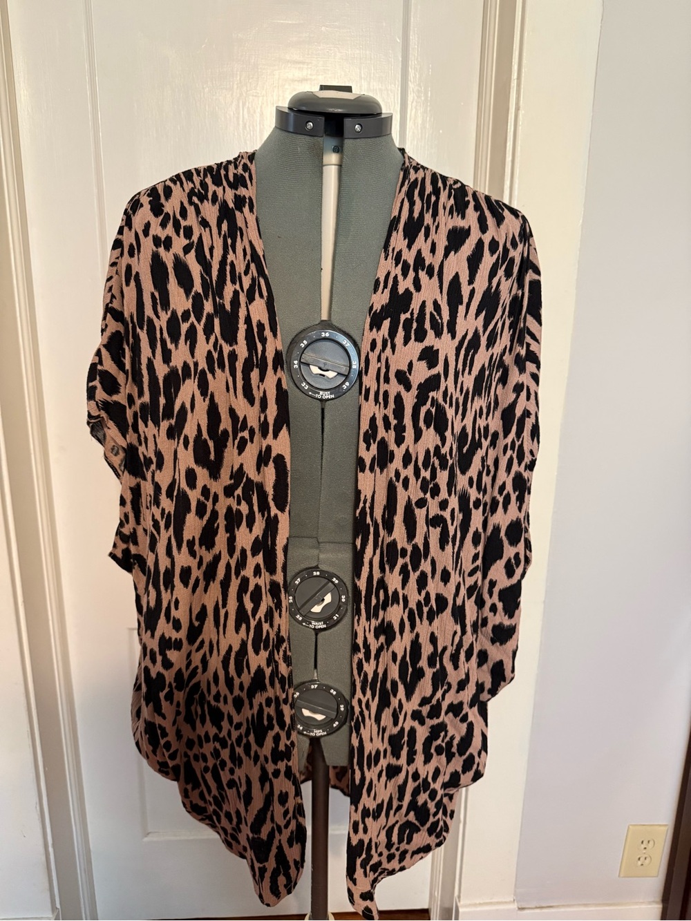 Umgee Mauve & Black Leopard Open Front shrug lightweight cheetah